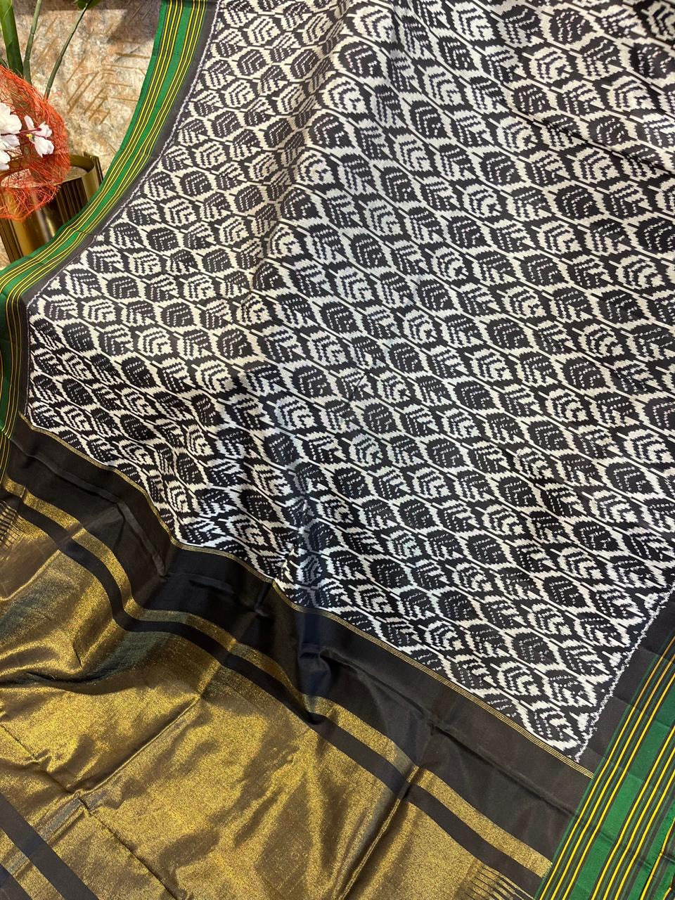 Black Abstract Design Body Twill ikkat