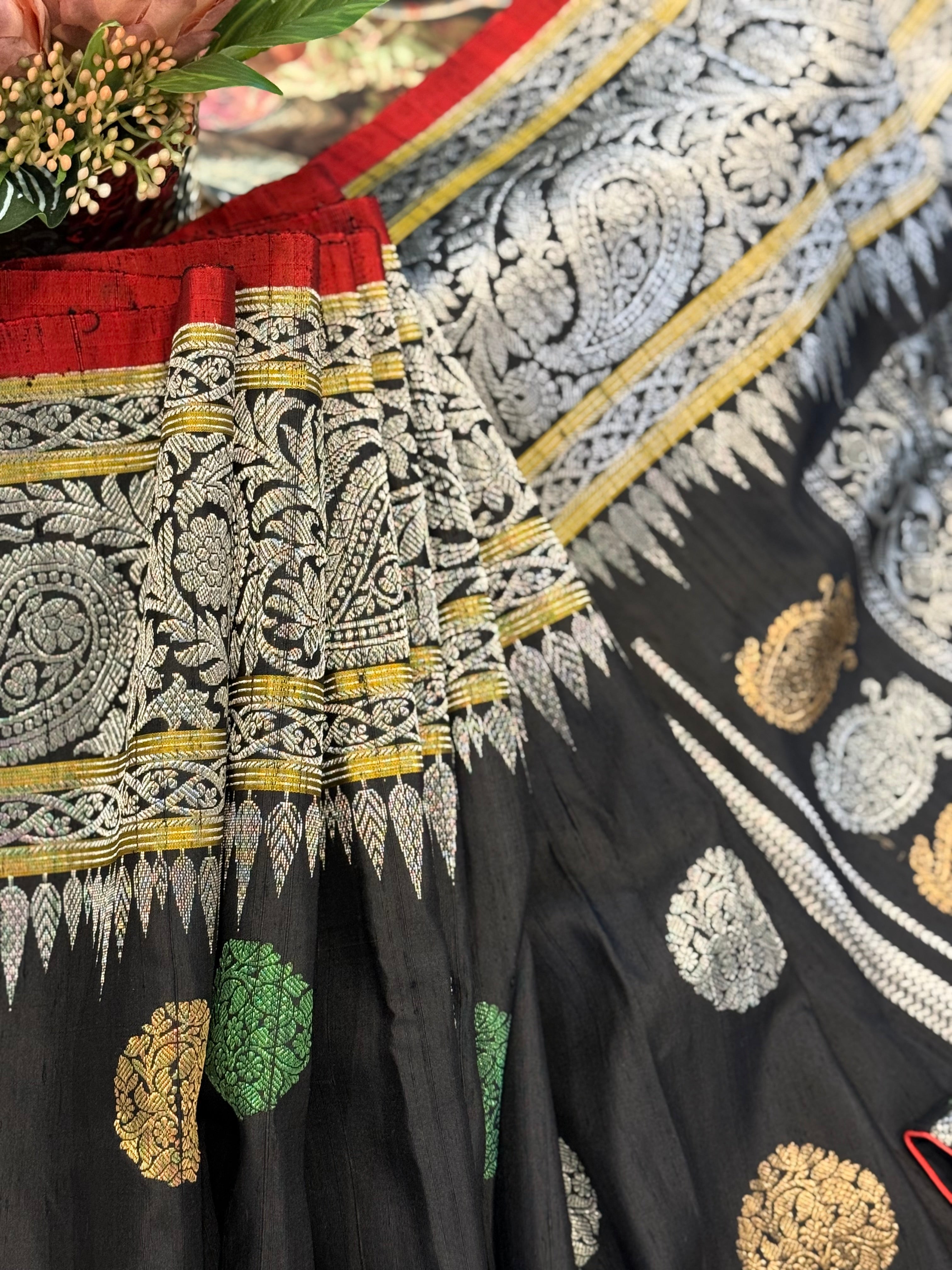 Stunning Black Gadwal Pattu