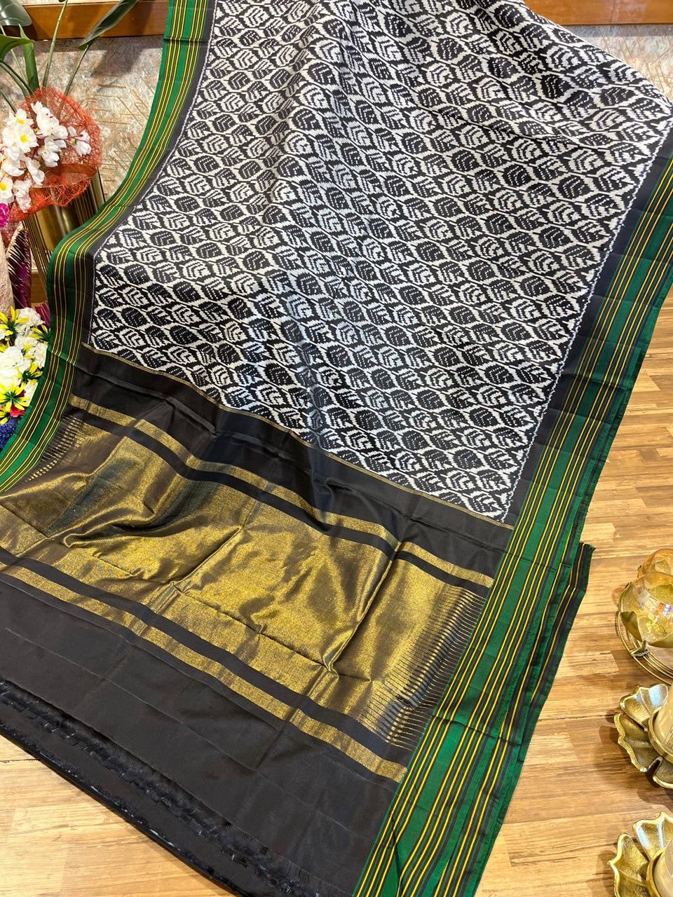 Black Abstract Design Body Twill ikkat