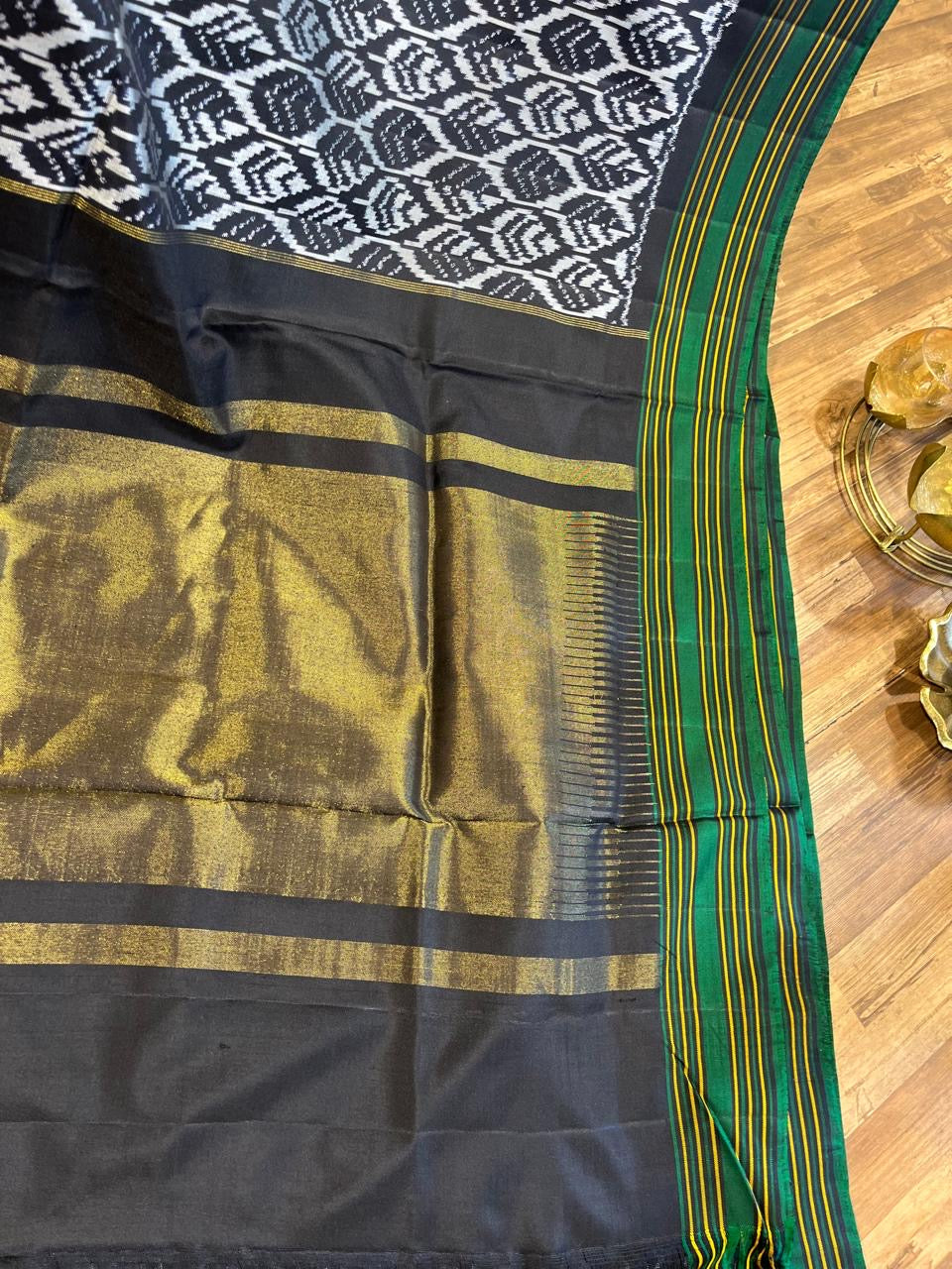 Black Abstract Design Body Twill ikkat