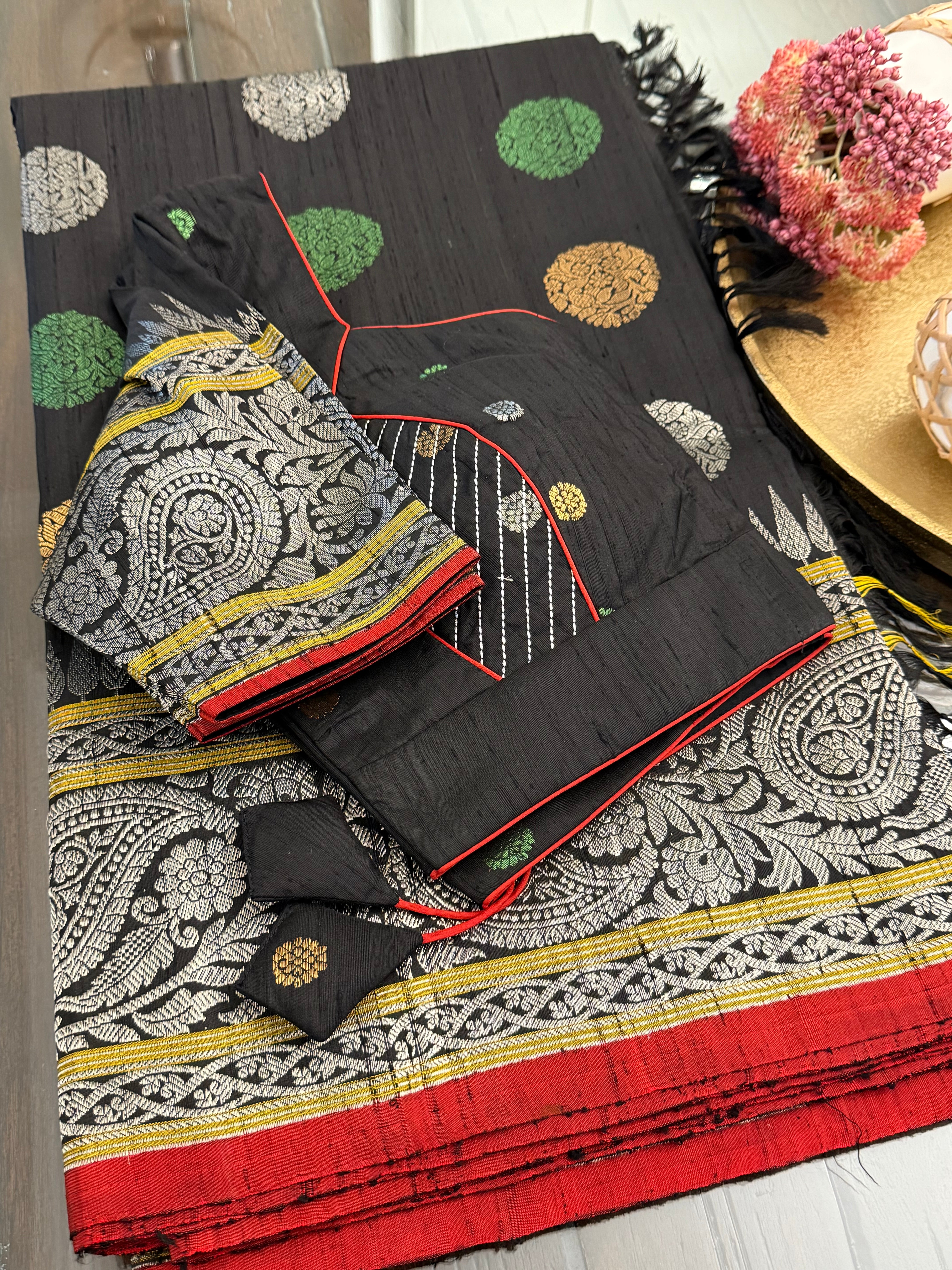 Stunning Black Gadwal Pattu