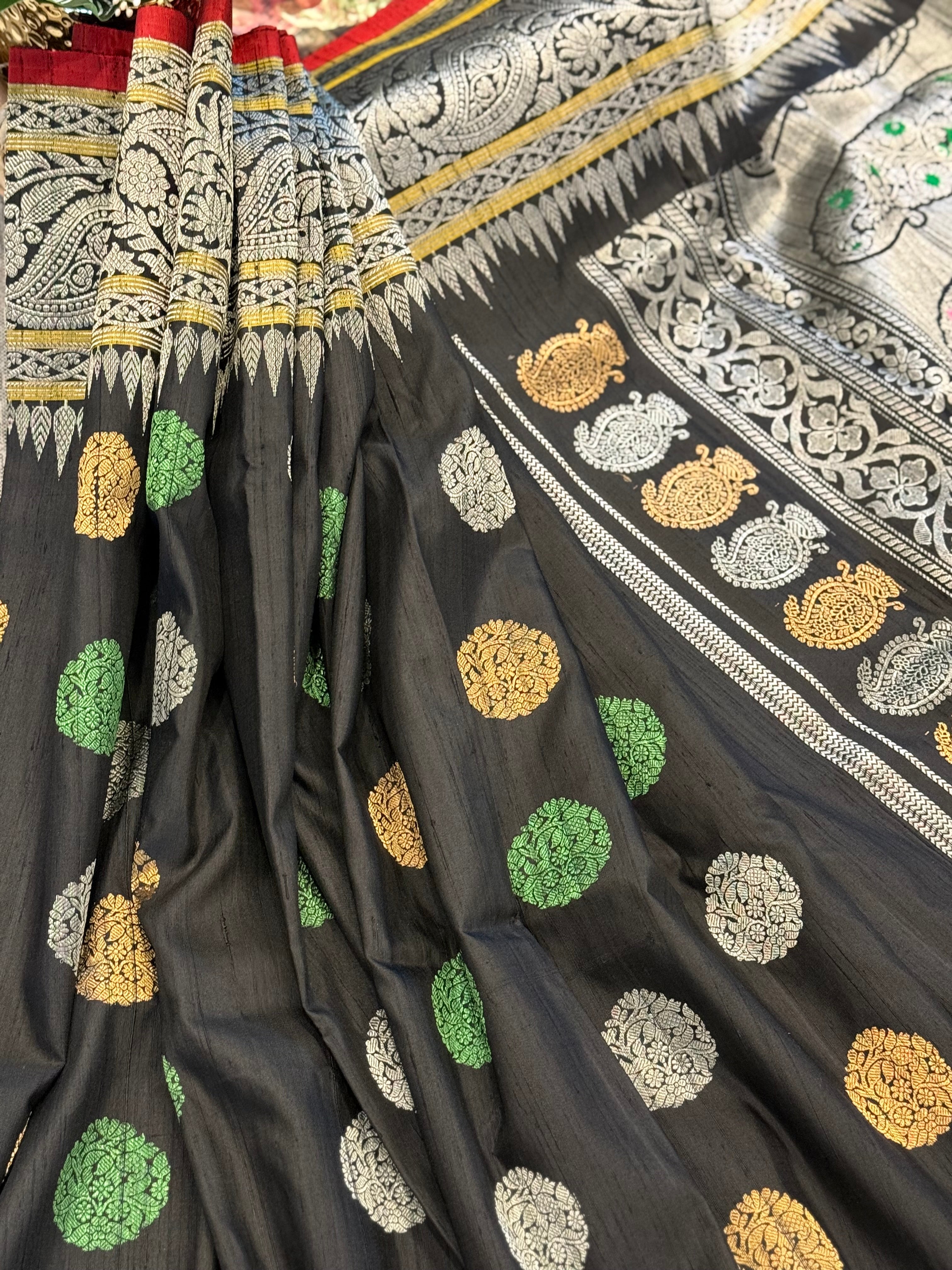 Stunning Black Gadwal Pattu