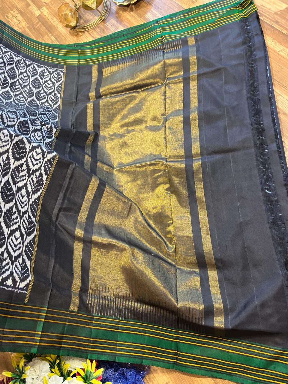 Black Abstract Design Body Twill ikkat