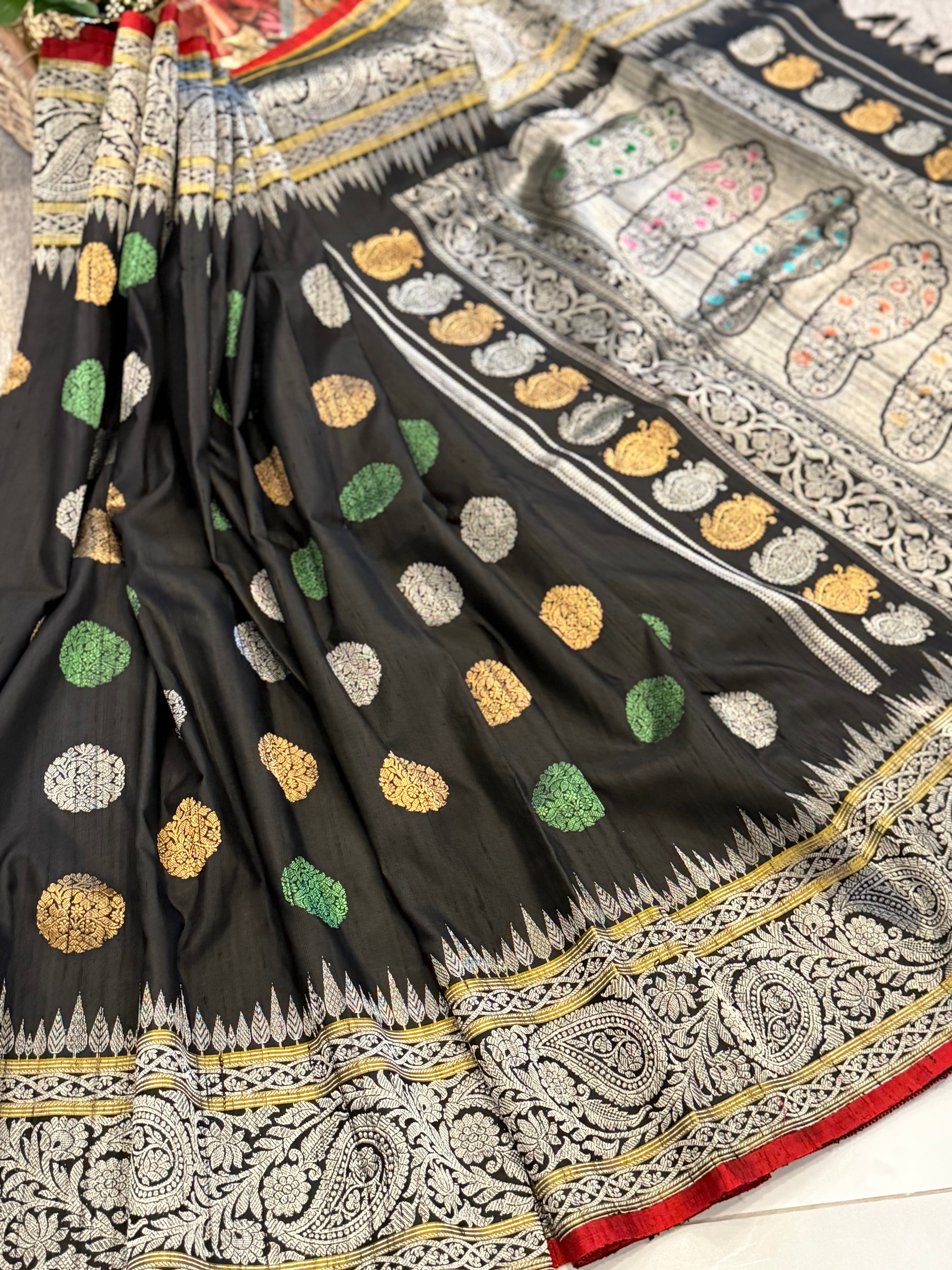 Stunning Black Gadwal Pattu