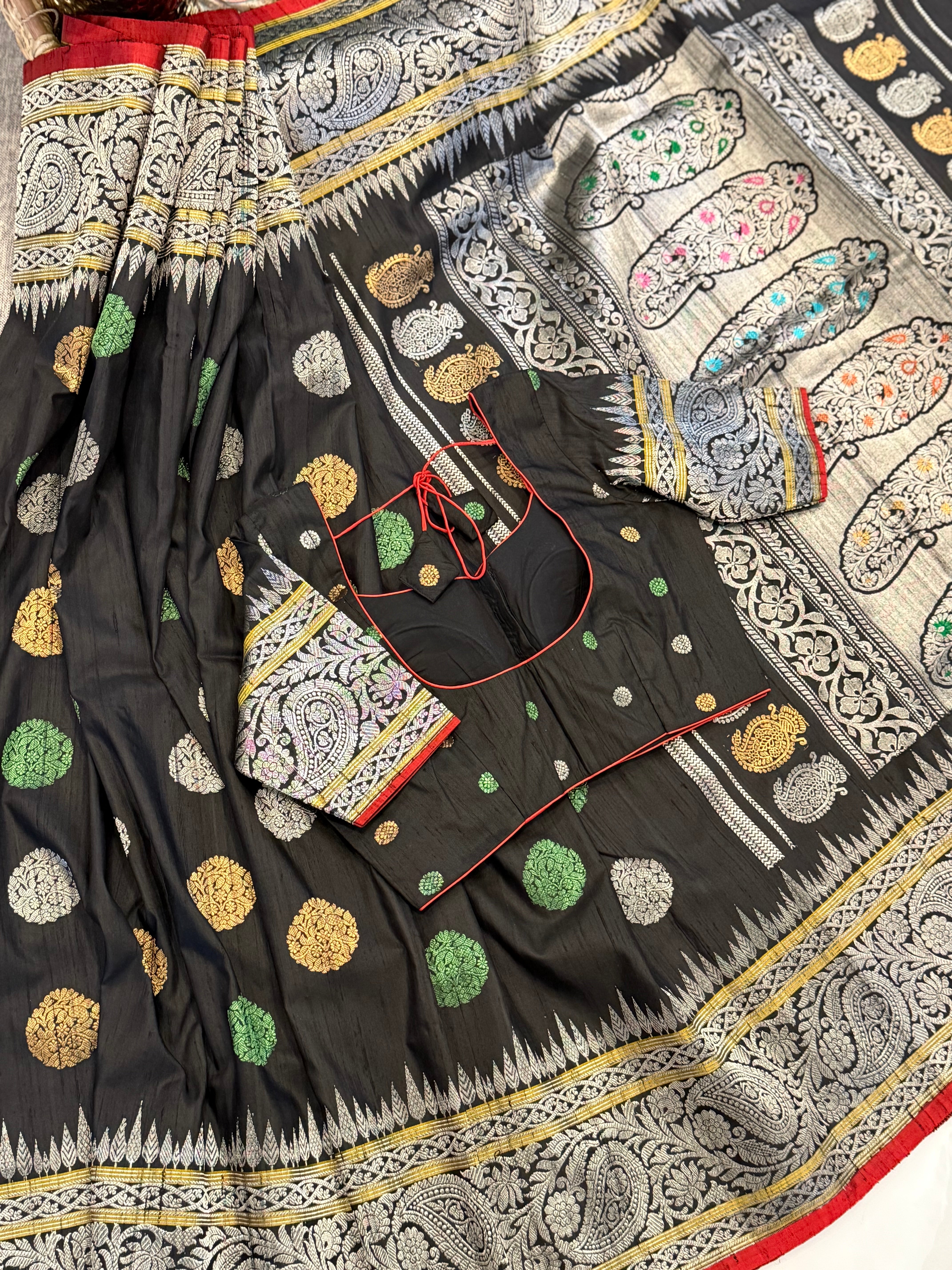 Stunning Black Gadwal Pattu