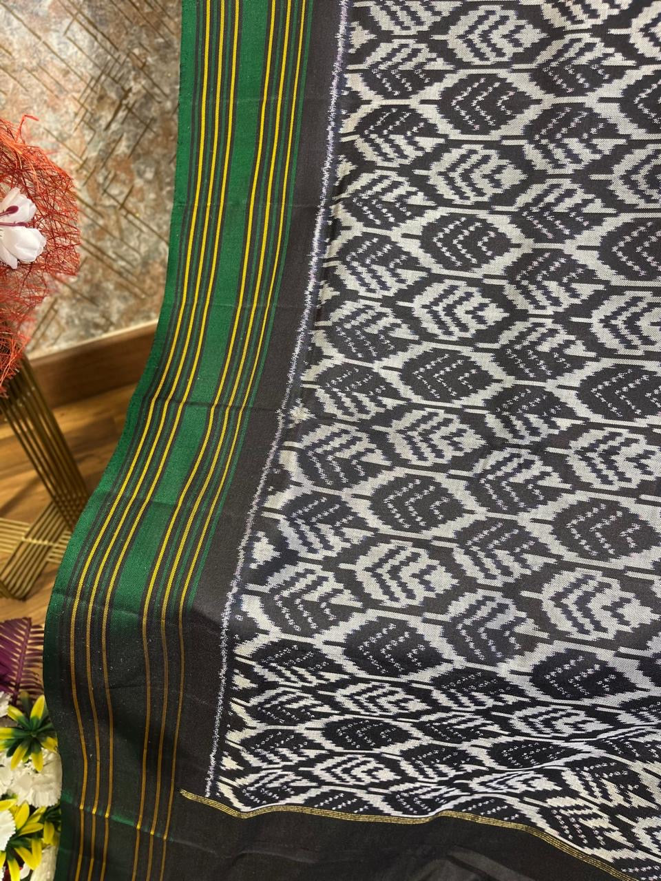 Black Abstract Design Body Twill ikkat