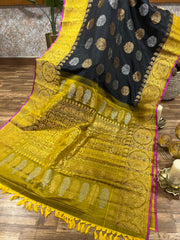 Double-Wrap Kanchi Border Gadwal Saree